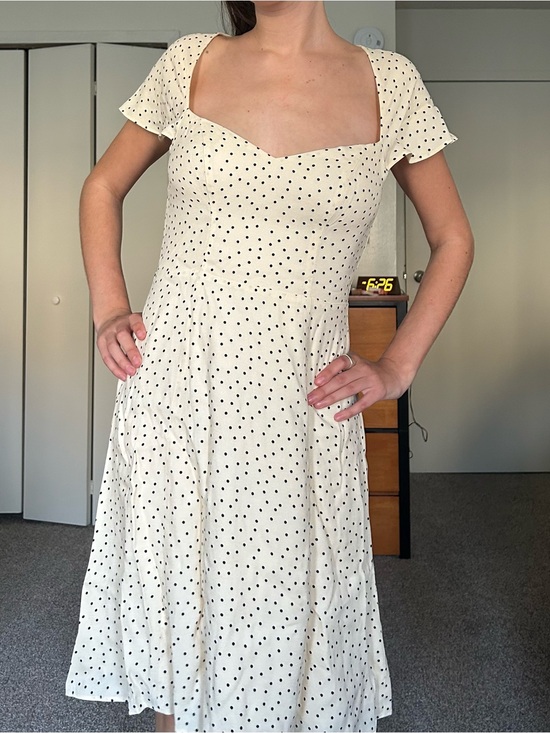Reformation Dresses & Skirts - Reformation Cream Polka Dot Sweetheart-Neck Midi Dress